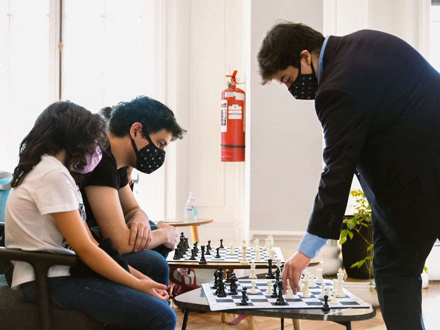 Partida simultánea de ajedrez con Cristóbal Henríquez