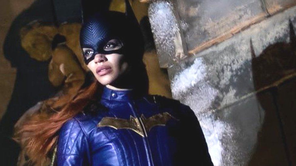 Batgirl, la fusión de dos empresas y la reducción de impuestos